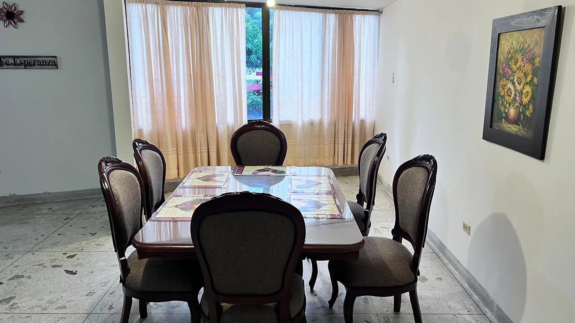 Zona Rosa Barrio Granada - Apartamento Grande Y Comodo - Cozy Large Apartment Near Tourist Attractions Cali