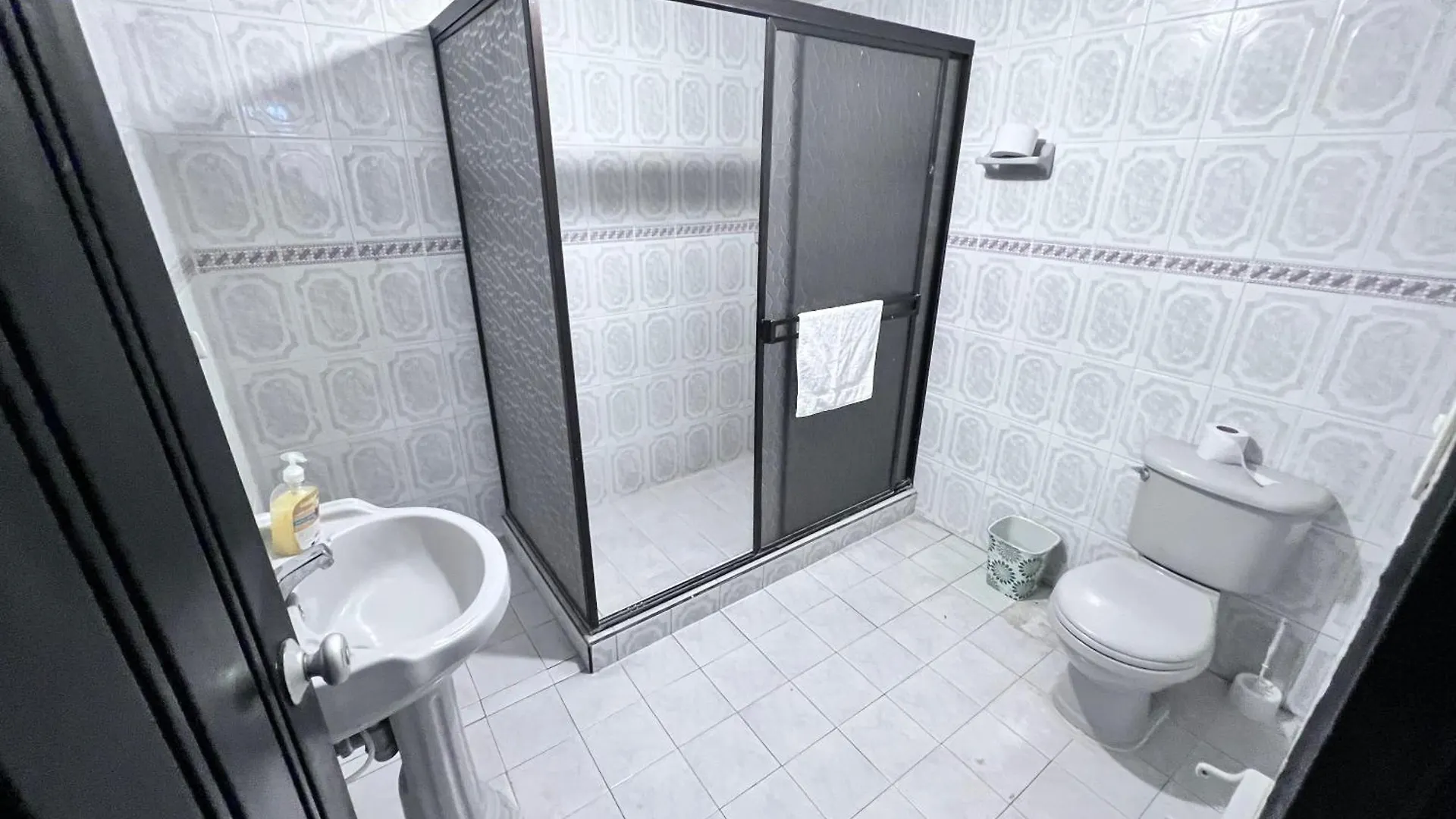 Zona Rosa Barrio Granada - Apartamento Grande Y Comodo - Cozy Large Apartment Near Tourist Attractions Cali