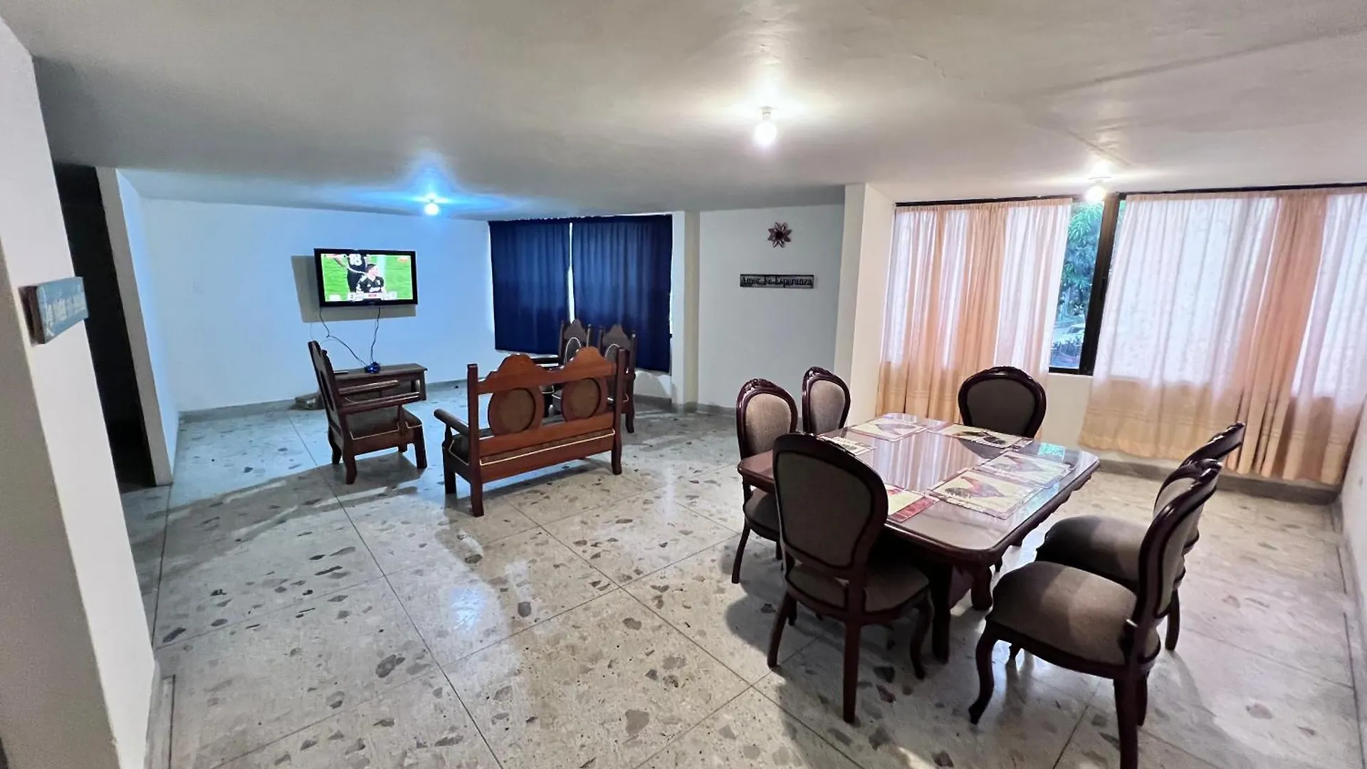 Zona Rosa Barrio Granada - Apartamento Grande Y Comodo - Cozy Large Apartment Near Tourist Attractions contacts