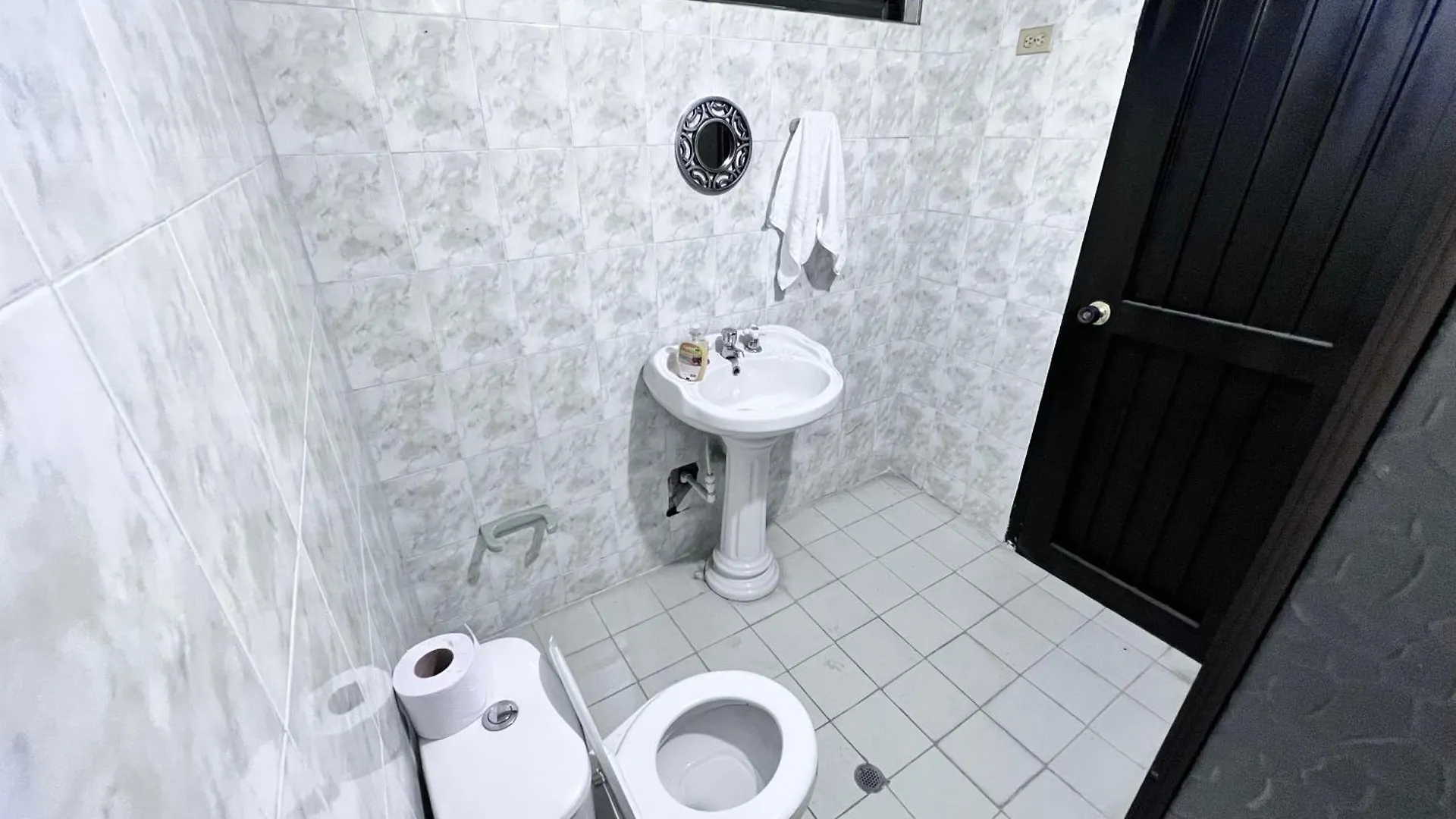 Zona Rosa Barrio Granada - Apartamento Grande Y Comodo - Cozy Large Apartment Near Tourist Attractions Cali