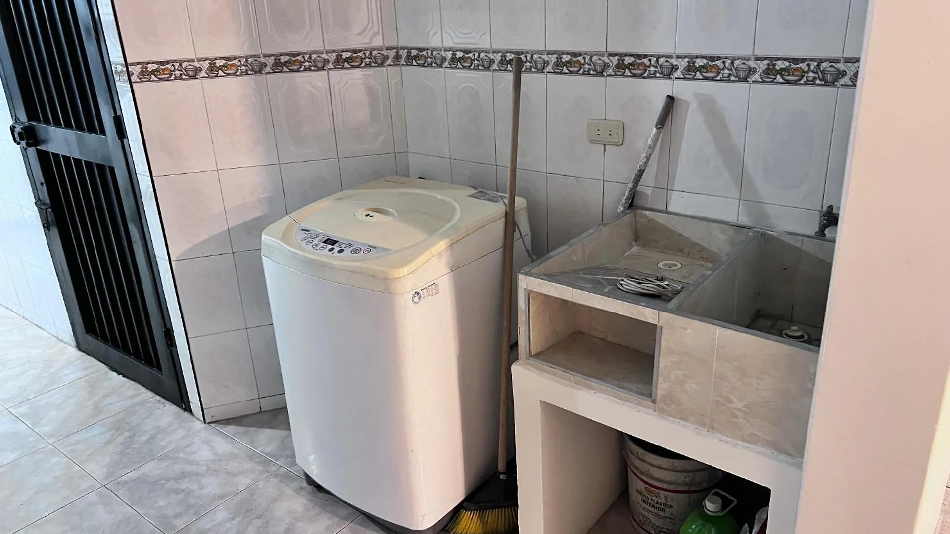 Zona Rosa Barrio Granada - Apartamento Grande Y Comodo - Cozy Large Apartment Near Tourist Attractions Cali 0*,