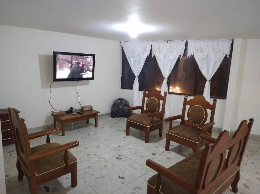Zona Rosa Barrio Granada - Apartamento Grande Y Comodo - Cozy Large Apartment Near Tourist Attractions Cali